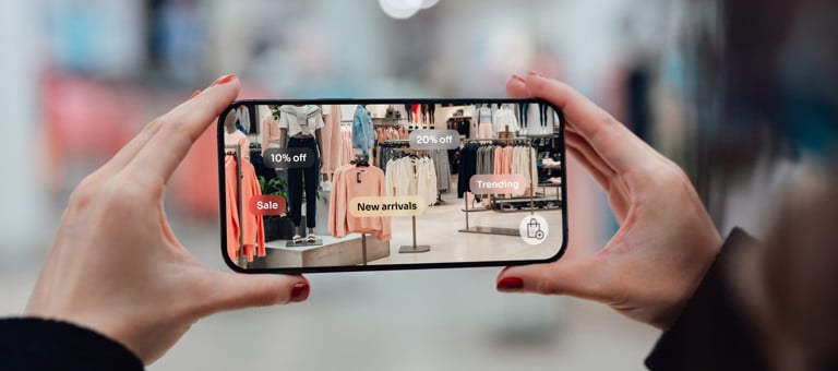 Hybrid shopping experience on a mobile