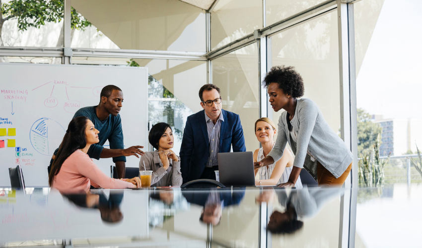 A picture showing society - lots of different people and their ethnicities 