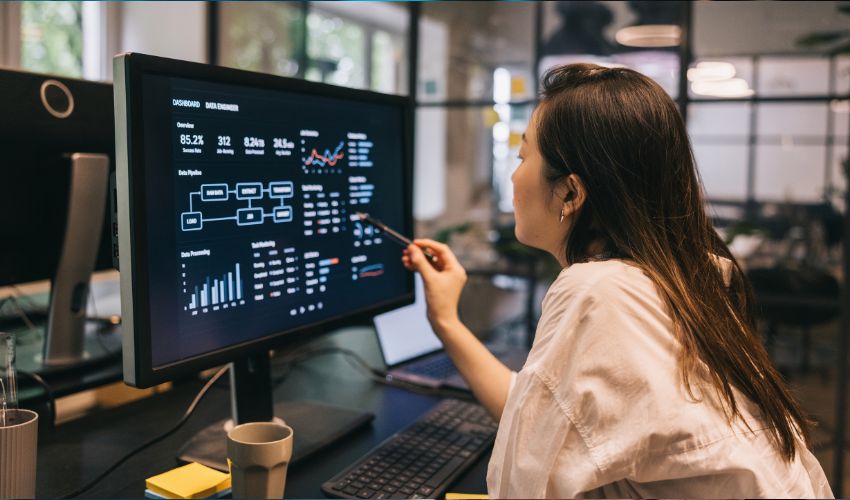 woman looking at dashboard on computer screen