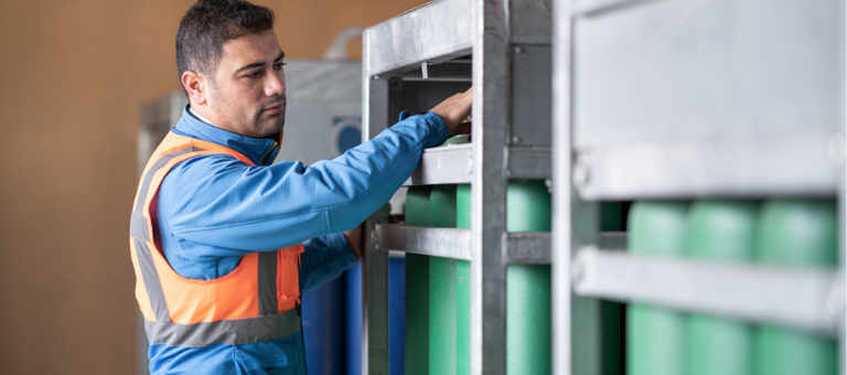 Hydrogen worker with canisters