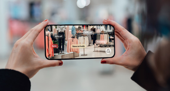 Hybrid shopping experience on a mobile